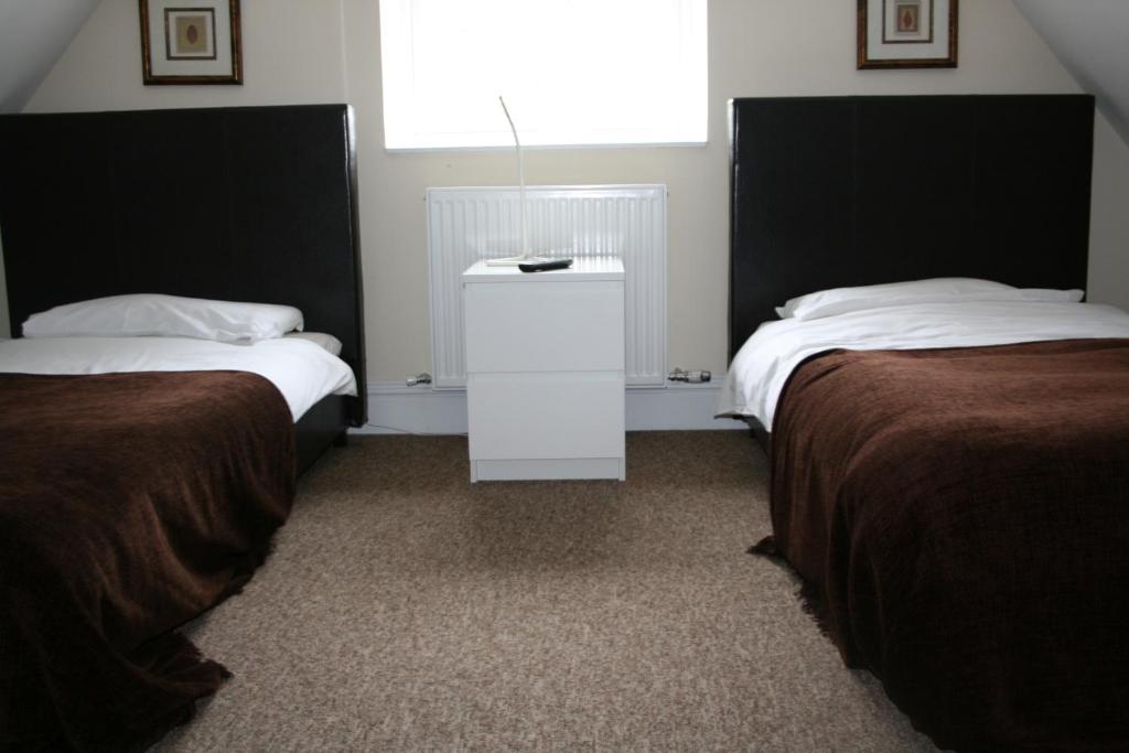 Valley b b. Bed &amp; breakfast band. bedroom university valley.