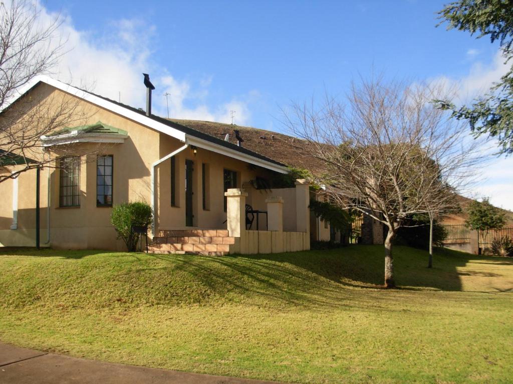 Thaba Tsweni Lodge and Safaris photo