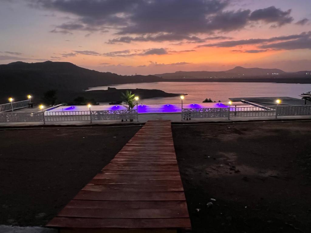Paradise knock photo