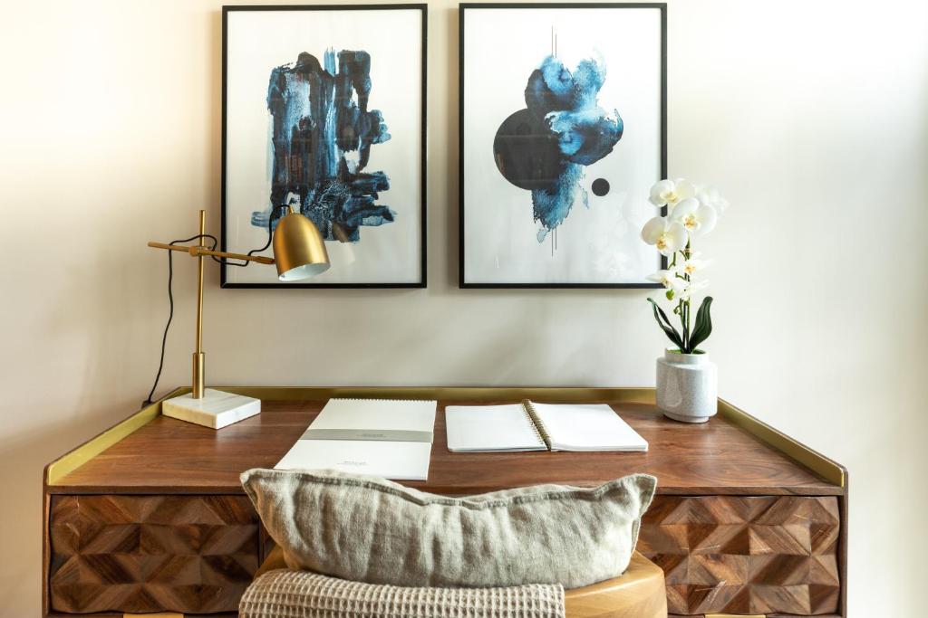 The Wandsworth Wonder - Lovely 3BDR with Balcony and Study Room photo
