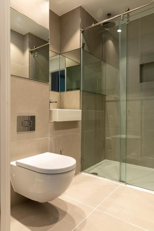 The Wandsworth Wonder - Lovely 3BDR with Balcony and Study Room photo