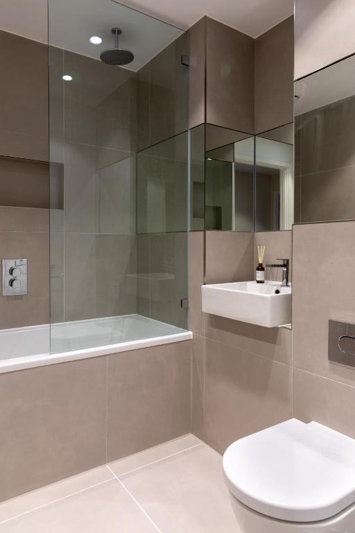The Wandsworth Wonder - Lovely 3BDR with Balcony and Study Room photo