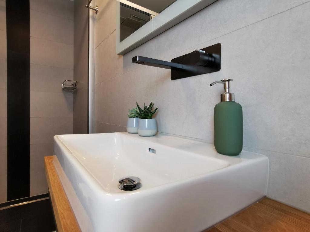 Neues City Center Piano Appartement mit Netflix - 5