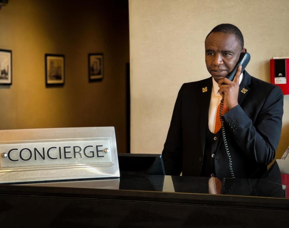 Front desk [24-hour]