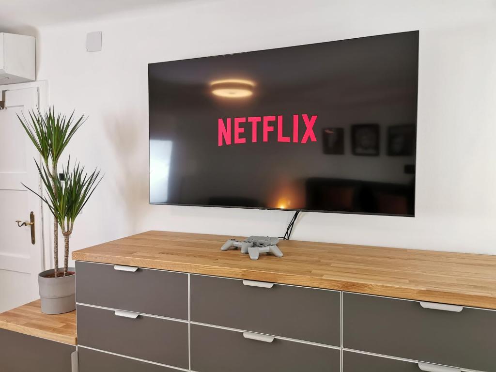 Neues City Center Piano Appartement mit Netflix - 4