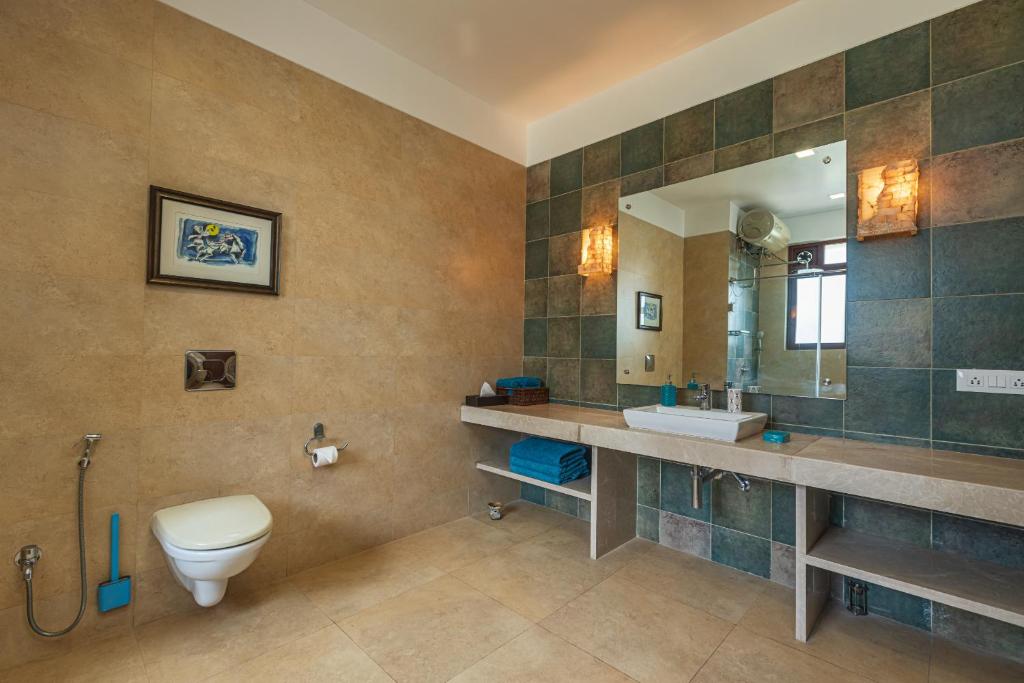 Saffronstays Casa Del Palms, Alibaug - luxury pool villa with chic interiors, alfresco dining and is photo