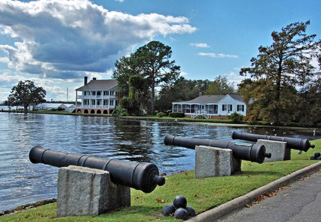 The Edenton Collection-Captain's Quarters Inn