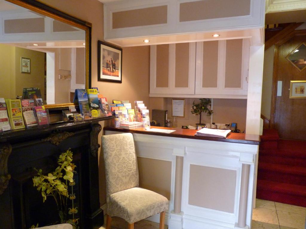 Holiday Hotel photo