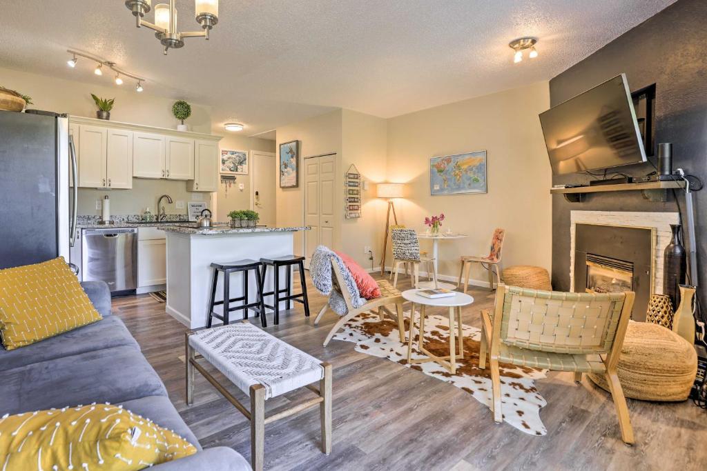 Keystone Condo with Patio and Mountain Views!, Keystone