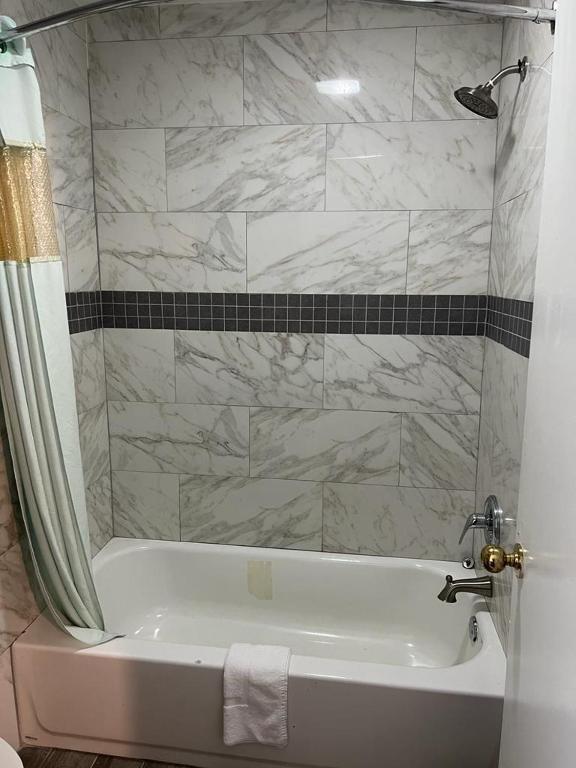 Key West Inn - Tuscumbia photo