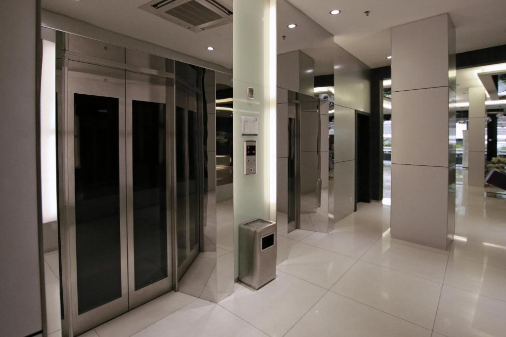 Shared lounge/TV area