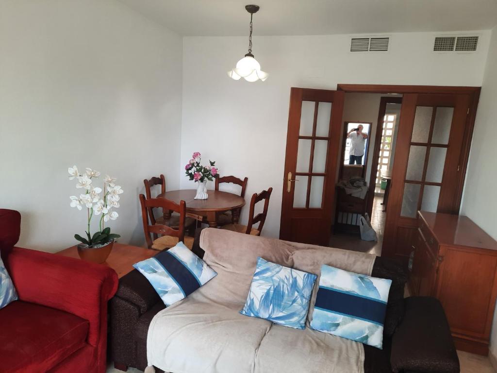 Central 2-Bed Apartment in Estepona Port - 3