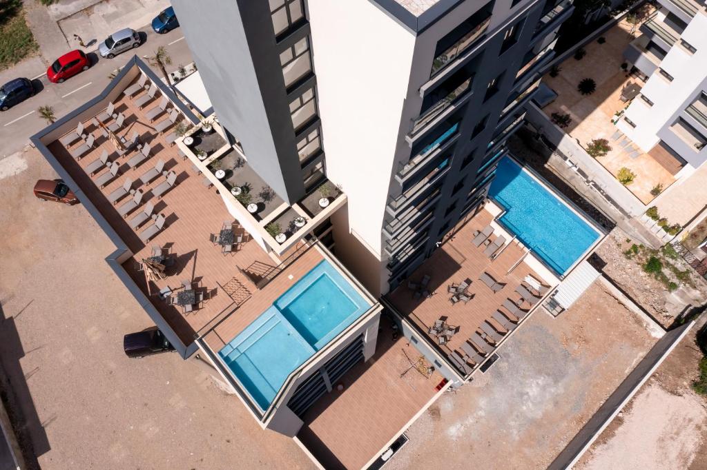 N Hotel - 2