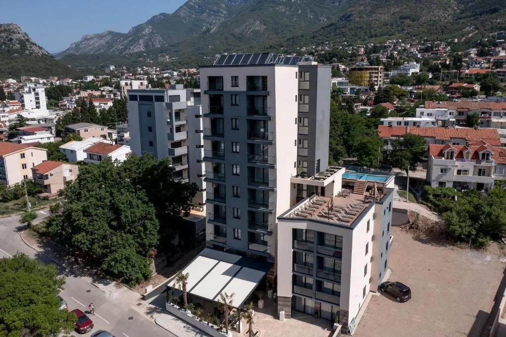 N Hotel, hotel en Sutomore