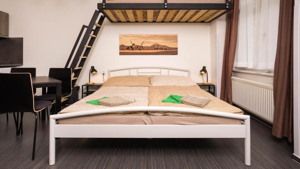Flying Bed Apartment close to Prague Castle and Airport photo