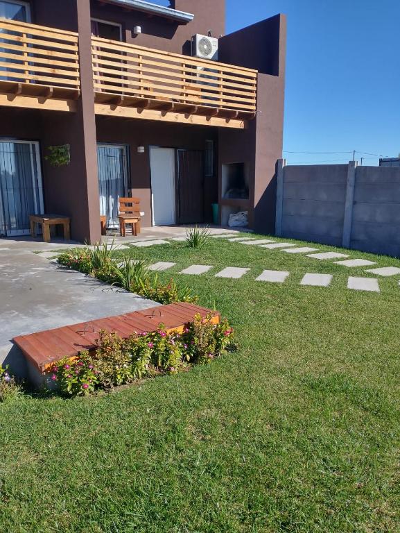 Duplex familiar con pileta en zona parque - 4