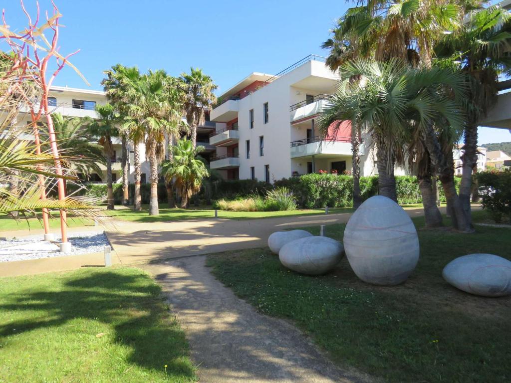 Spacieux T2 avec terrasse et parking à 100m de la plage - FR-1-472-172 - 5