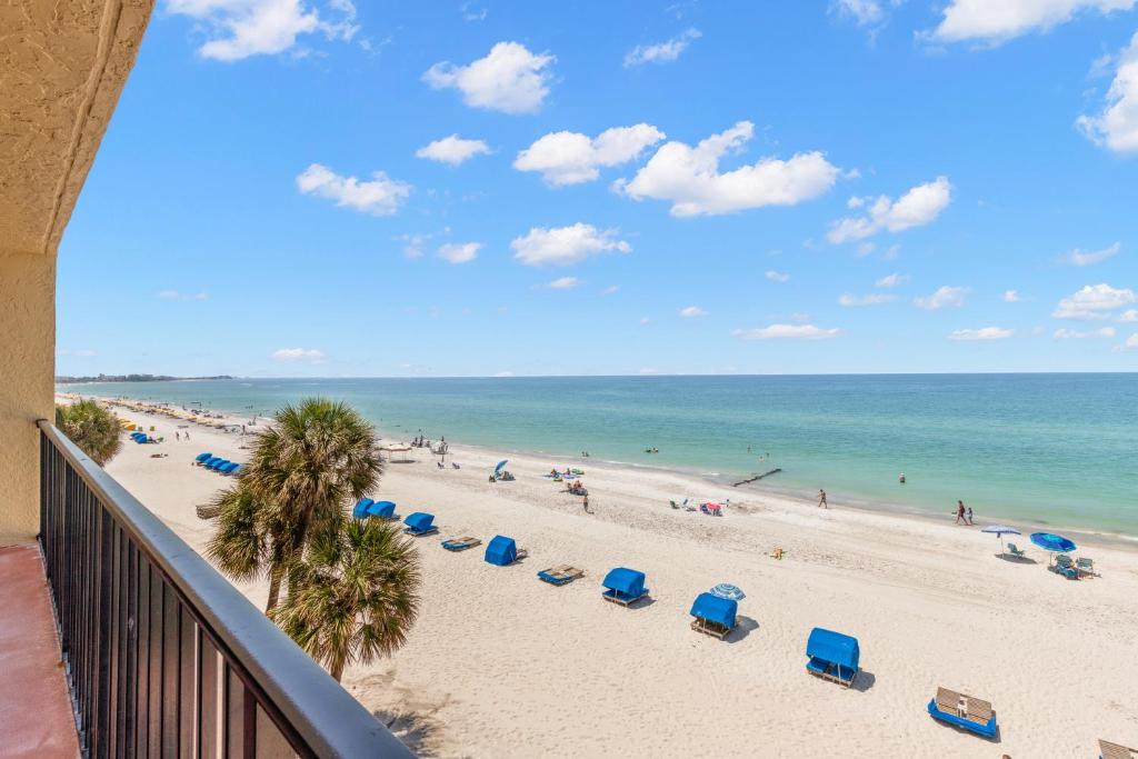 Las Brisas 306, Shared Pool, 3 Bedroom, Sleeps 8, Gulf Front, BBQ Area photo