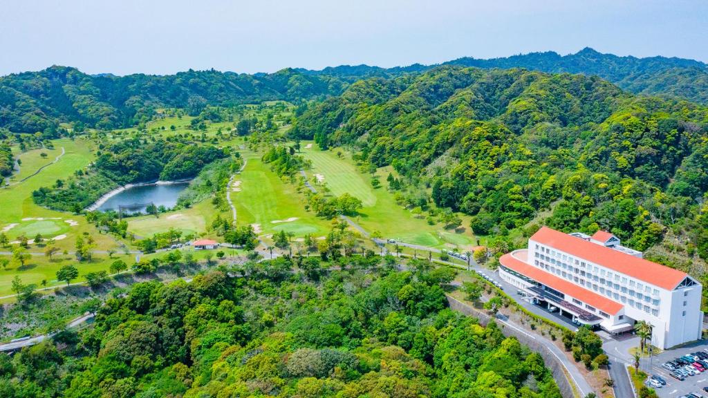 Kamogawa Country Hotel — Hotel in Onjuku