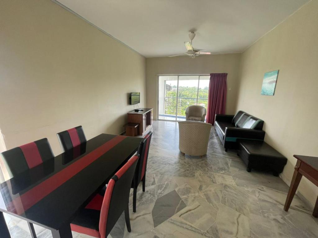 Fullhouse Marina View Villas photo