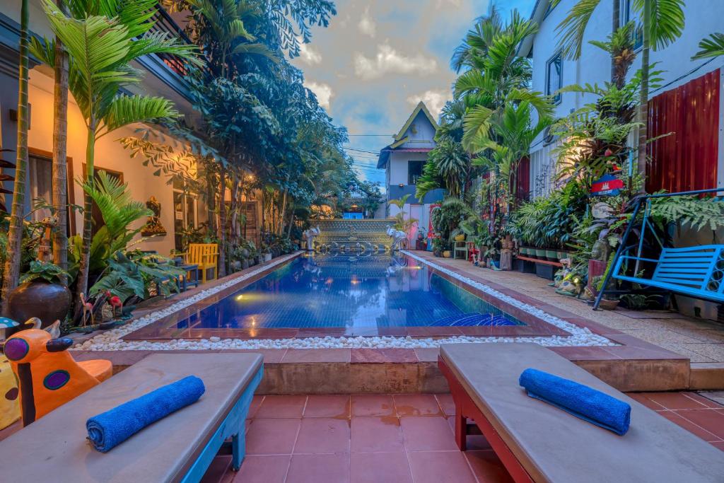 Swimming pool