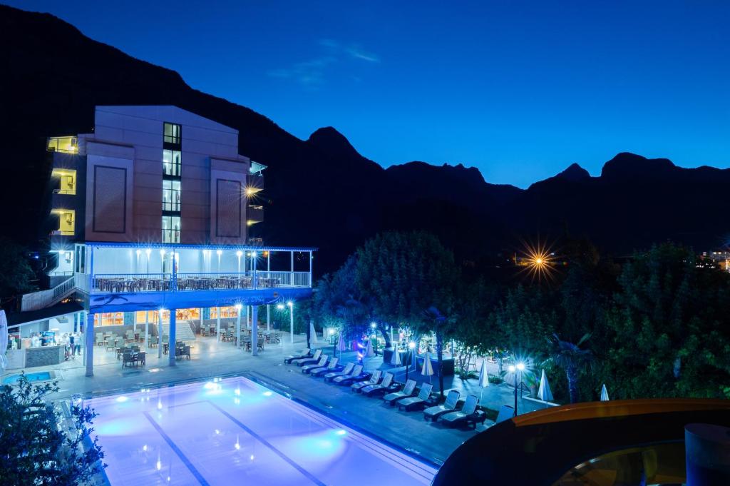 Grand Hotel Derin — Hotel in Kemer
