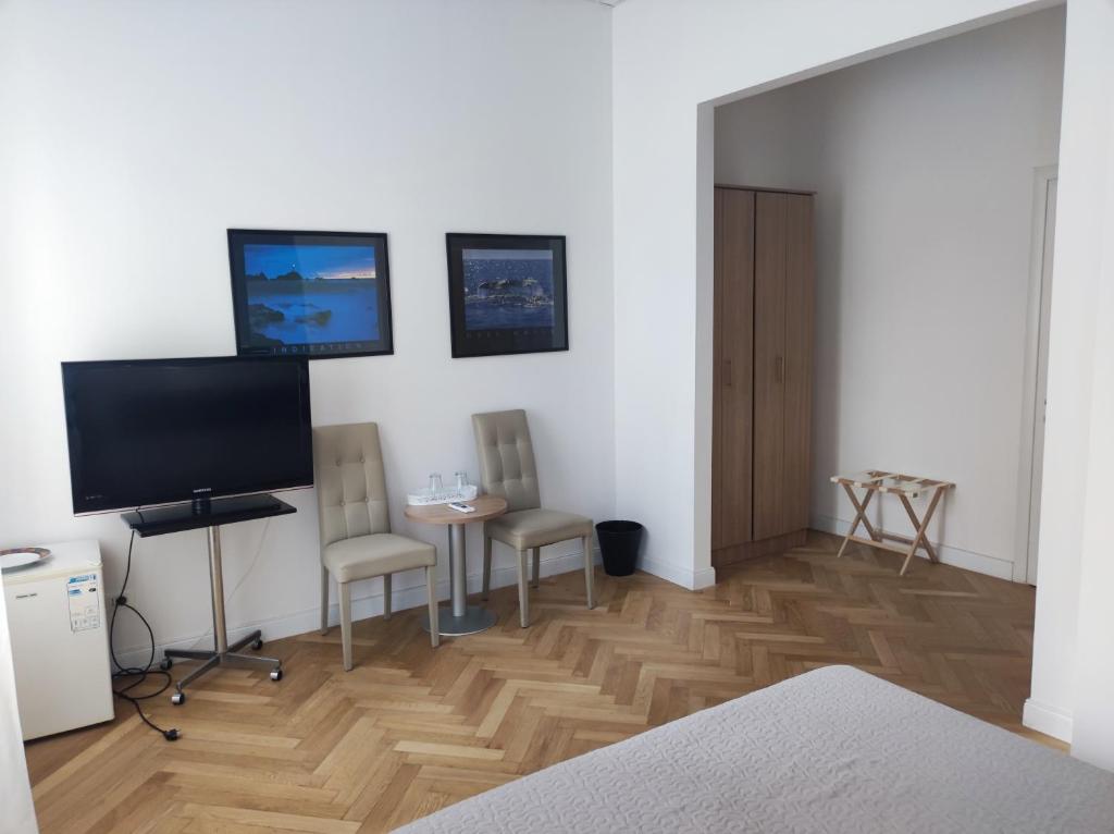 Piazza Goldoni Rooms - 5