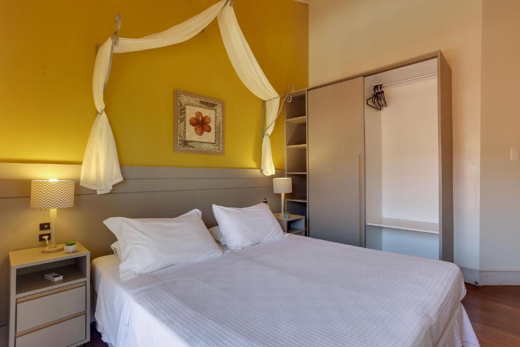 Five-Bedroom House 617