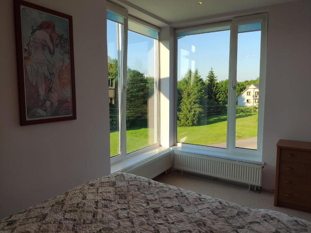 Spacious & Cozy Apartment with Forest View, Zapyškis
