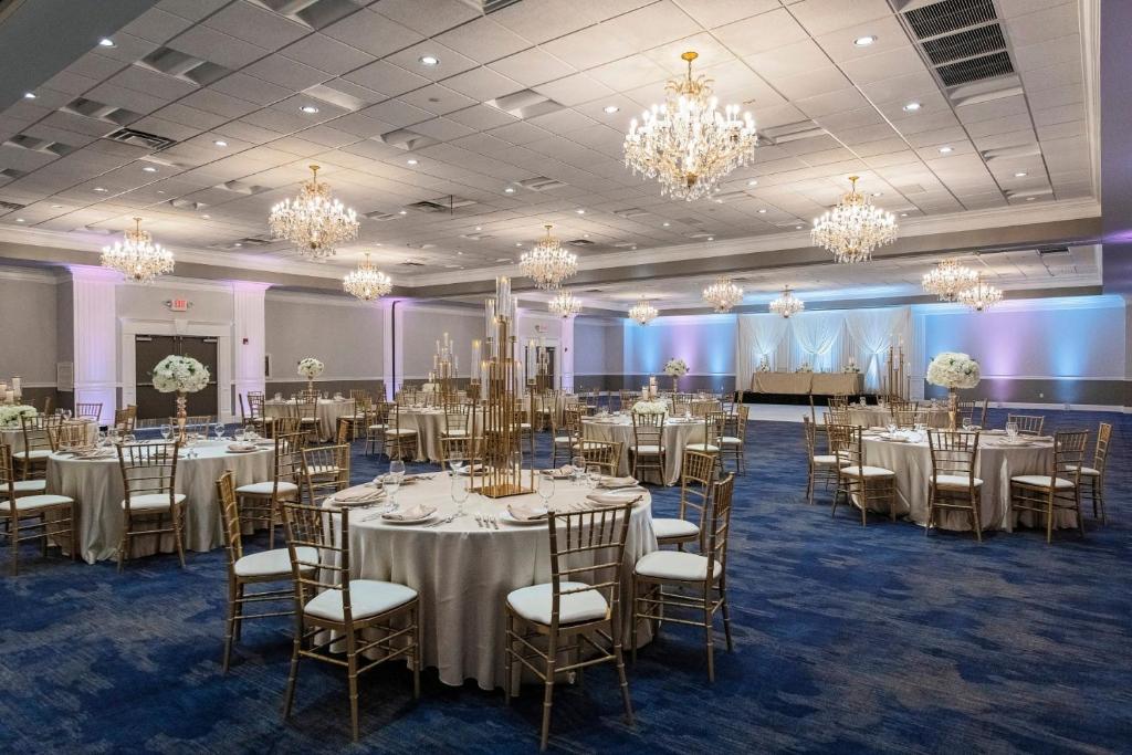 Clarion Hotel & Convention Center Joliet 宴会場