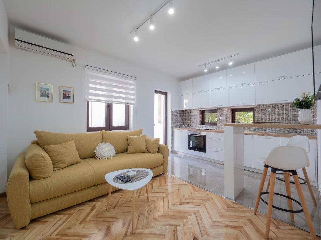 Oscar Exclusive Apartment - 1