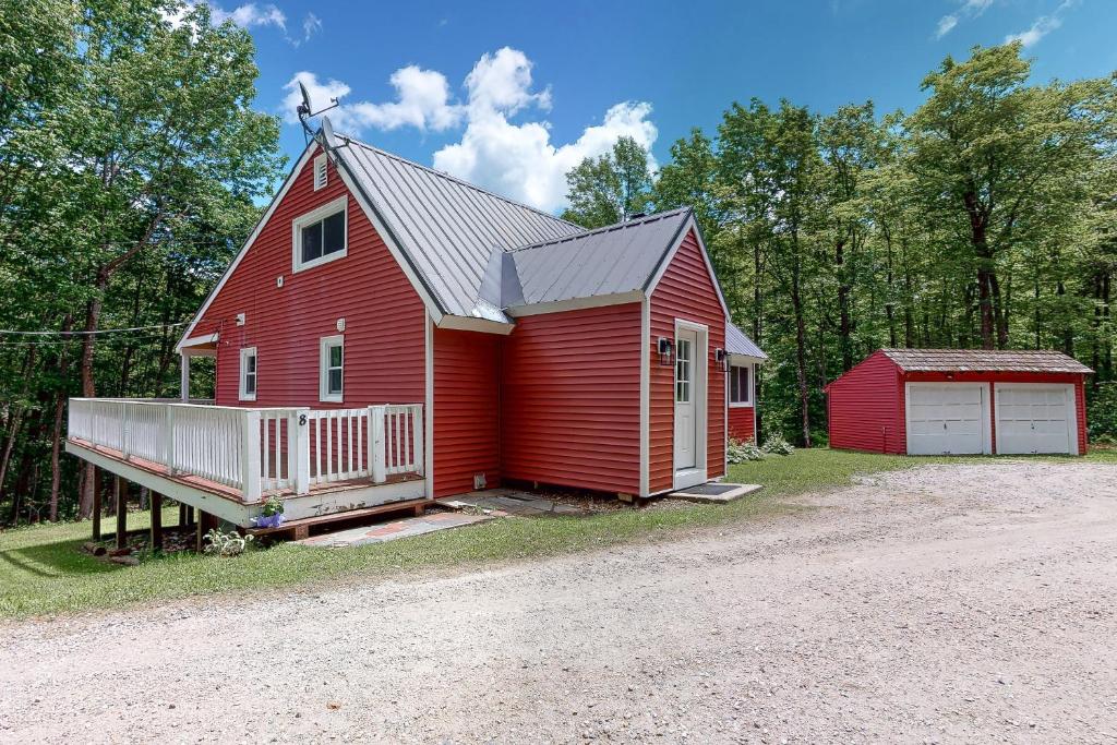 Rocky Red, Bromley Village