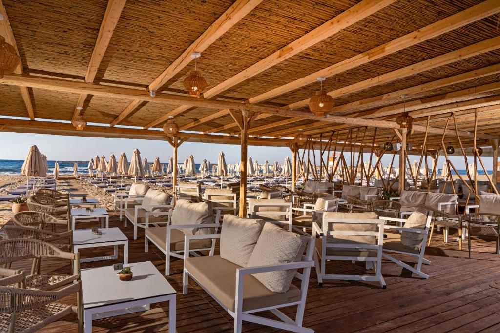 Georgioupolis Resort & Aqua Park — Beach in Georgioupolis