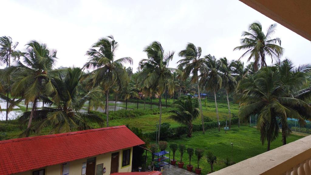 Seacoast Retreat- Lovely 2 BHK apartment with pool photo