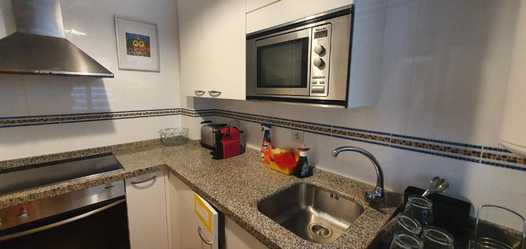 Apartamento con jardín y piscina - 4