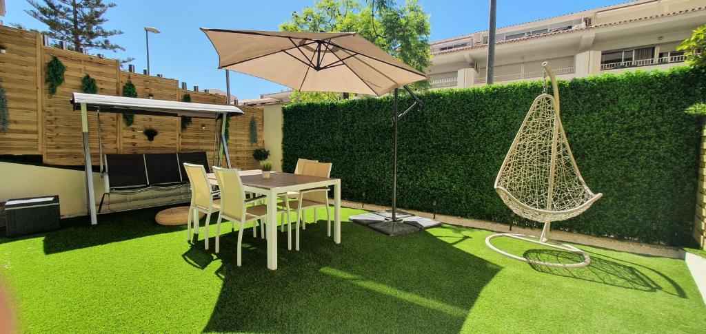 Apartamento con jardín y piscina - 1