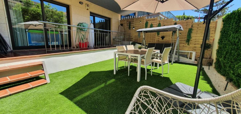 Apartamento con jardín y piscina - 2