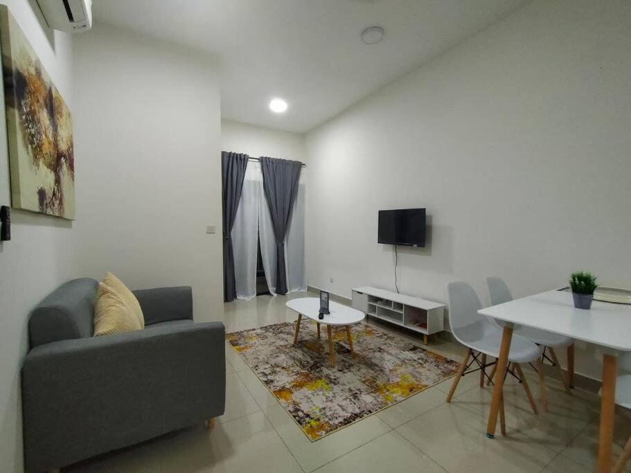 3-bedroom Condo @ Ayuman Suites Gombak — Hotel in Kuala Lumpur