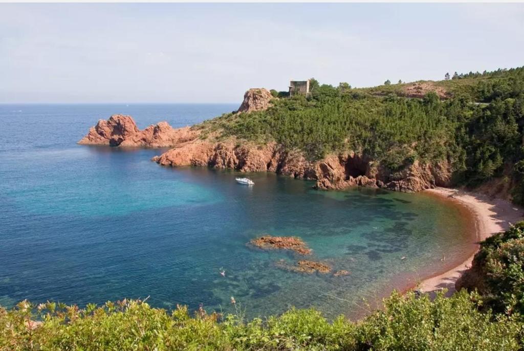 Bel appartement T2 dans résidence à Saint-Raphaël Valescure à 10 minutes de la mer - 4