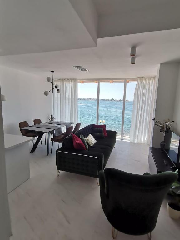 Apartment Nino — Hotel in Zadar