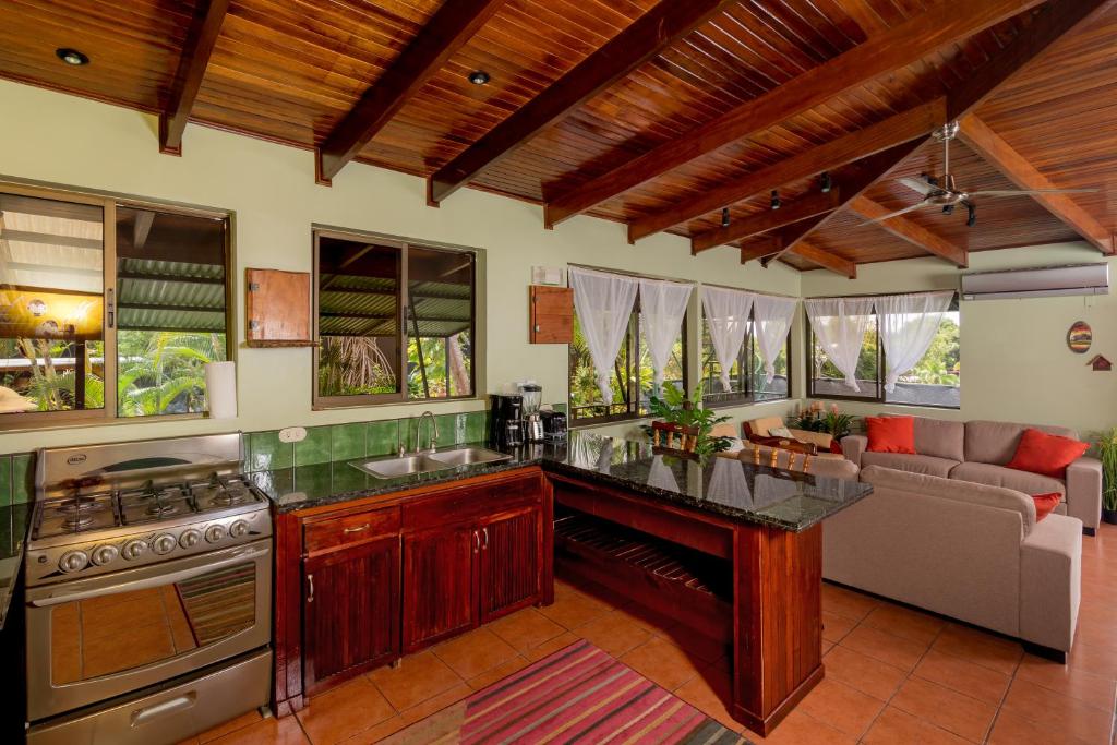 Kitchen, Villas Oasis in Quepos
