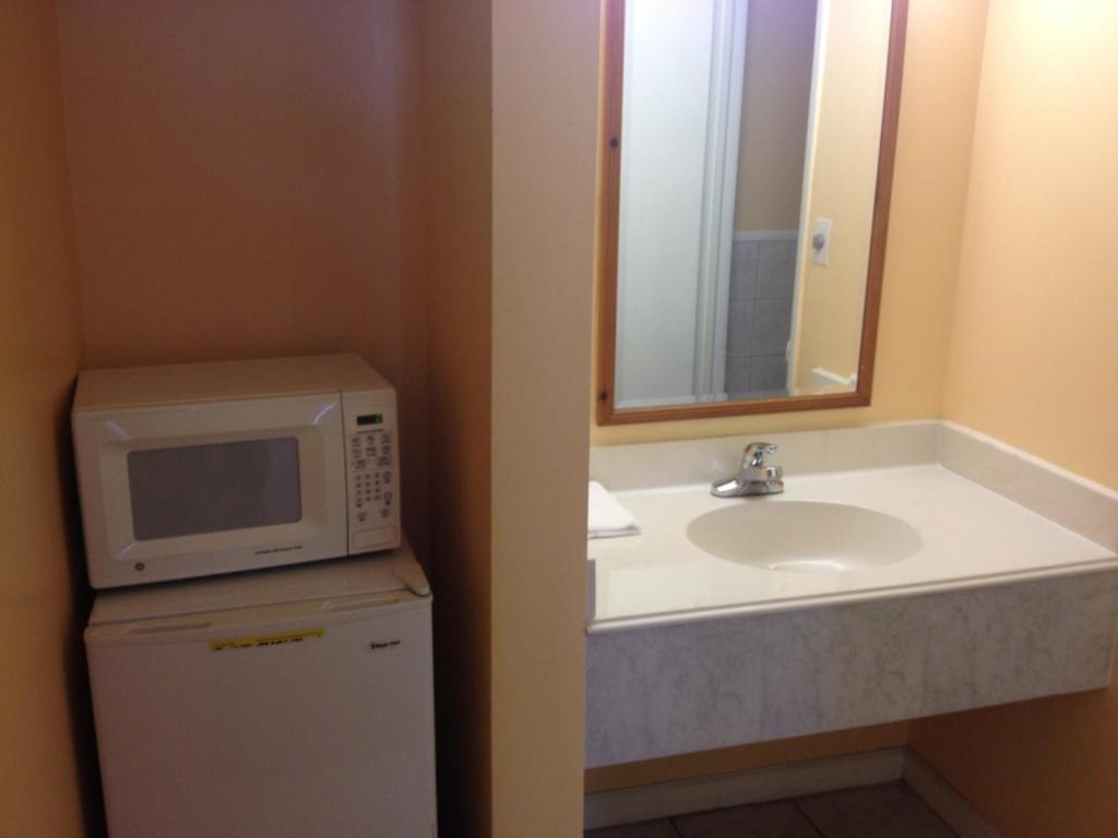 Fort Eustis Inn photo
