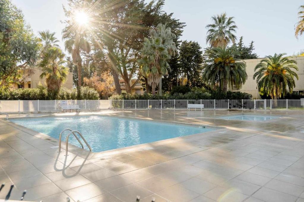 Spacious apartment at a 5 min walk from the beach, Antibes