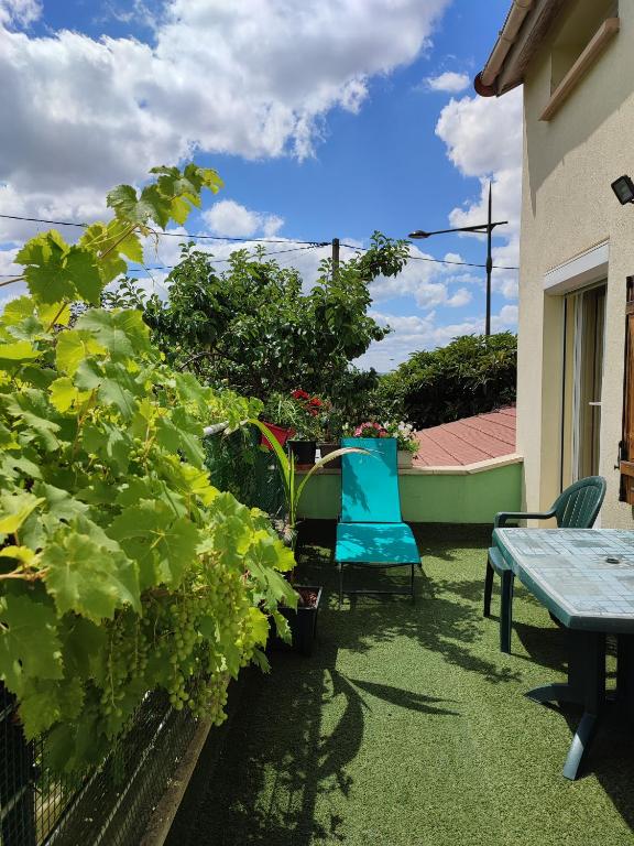 Logement calme et ensoleille dans maison de ville photo