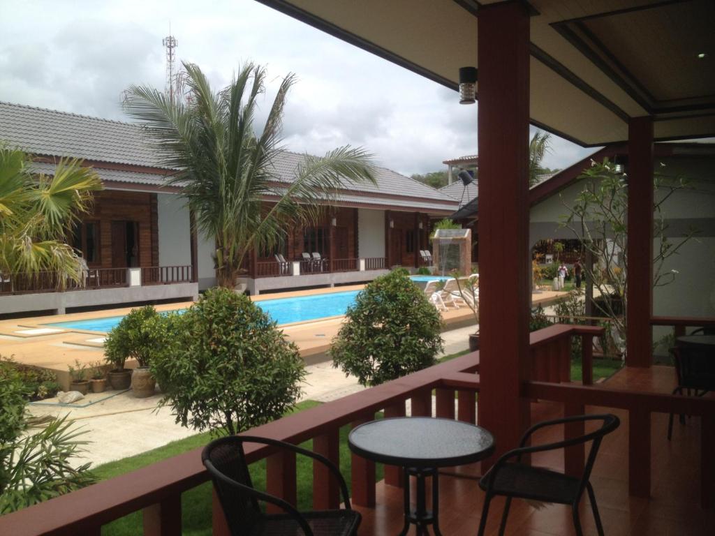 Exterior view, Khum Laanta Resort in Koh Lanta