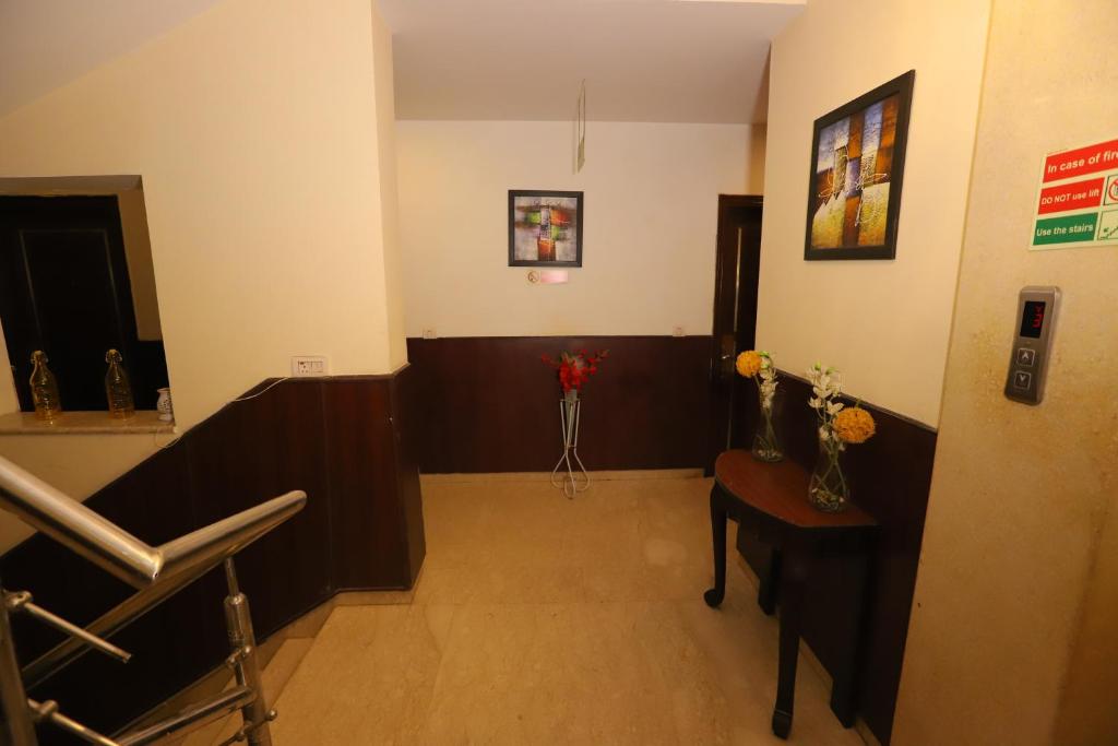 The Picasso Residency Hotel New Delhi - Couple Friendly Local IDs Accepted photo
