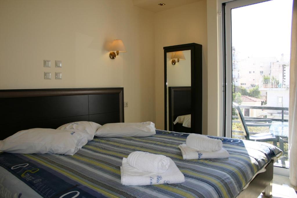 Petit Palais Hotel — Pokoje in Loutraki, Peloponez