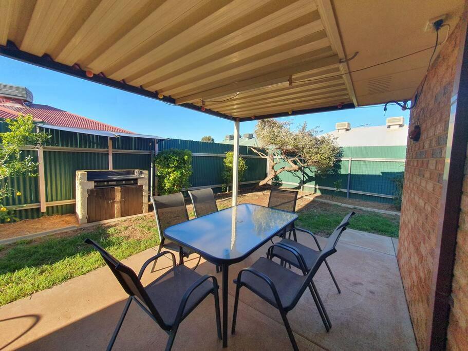 Adorable-secure 3 bedroom holiday home with Pool around the corner from The Miners Rest. photo