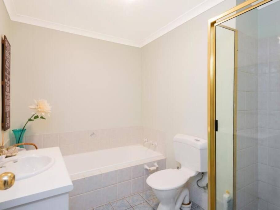 Adorable-secure 3 bedroom holiday home with Pool around the corner from The Miners Rest. photo