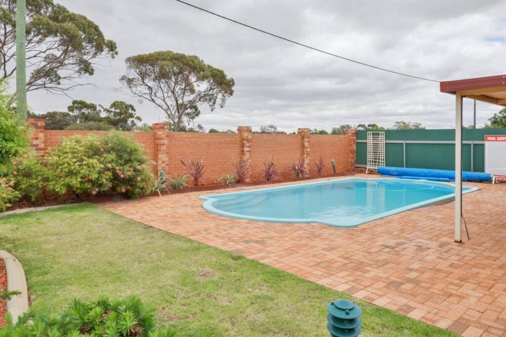 Adorable-secure 3 bedroom holiday home with Pool around the corner from The Miners Rest. photo